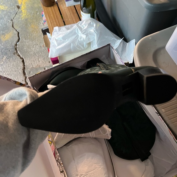 free people dagget western boots, color forest green, NWT in box, size US 9. - Picture 2 of 3